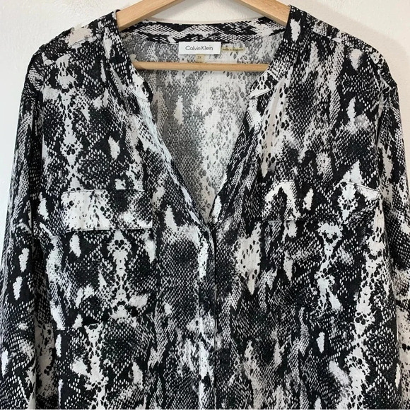 Calvin Klein Linen Blouse Top Woman 2X Snake Print Buttons Black White - Picture 2 of 12